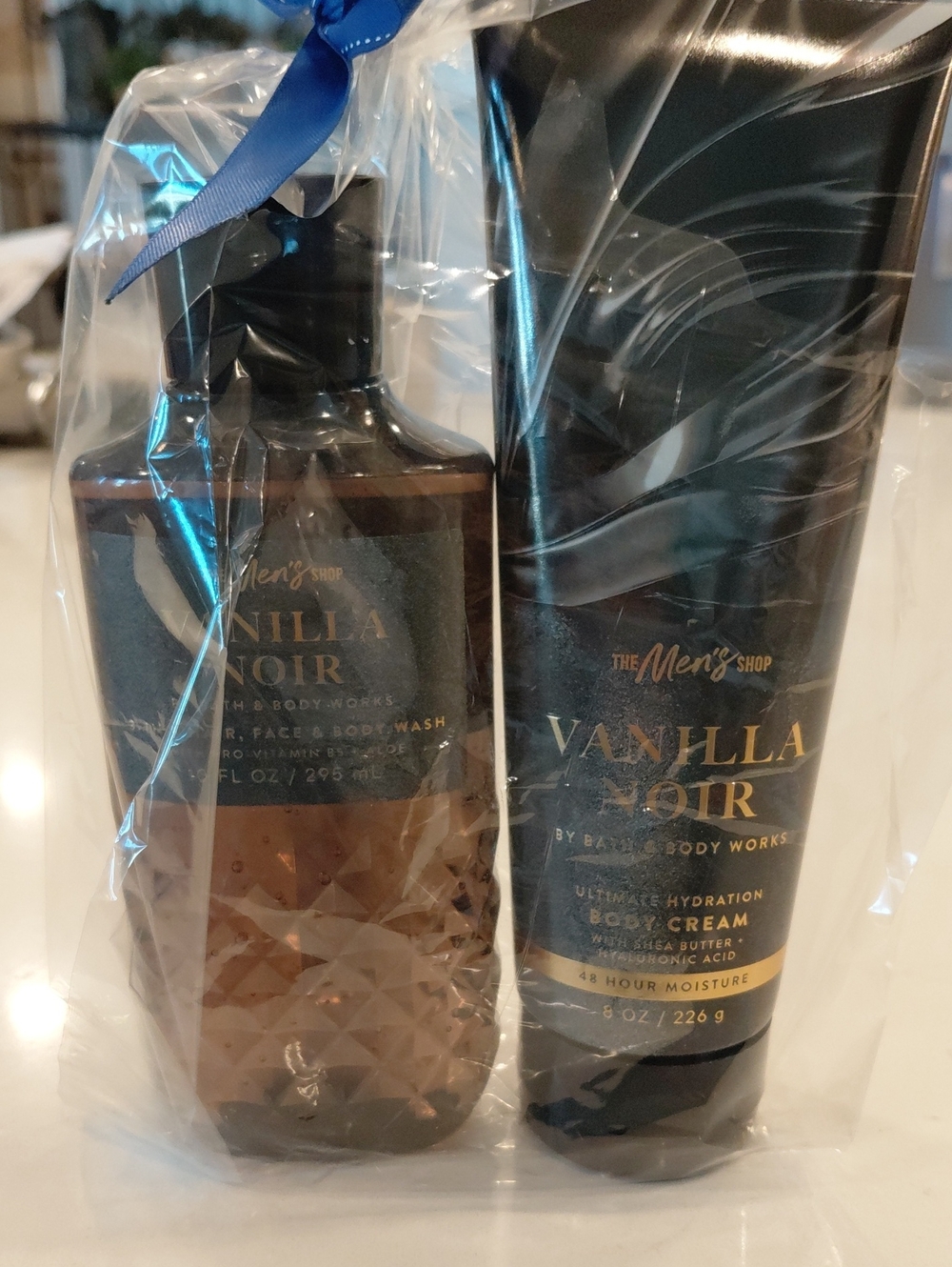 Bath & Body Works Men's Vanilla Noir Set ...Body Cream And Body Wash....NEW